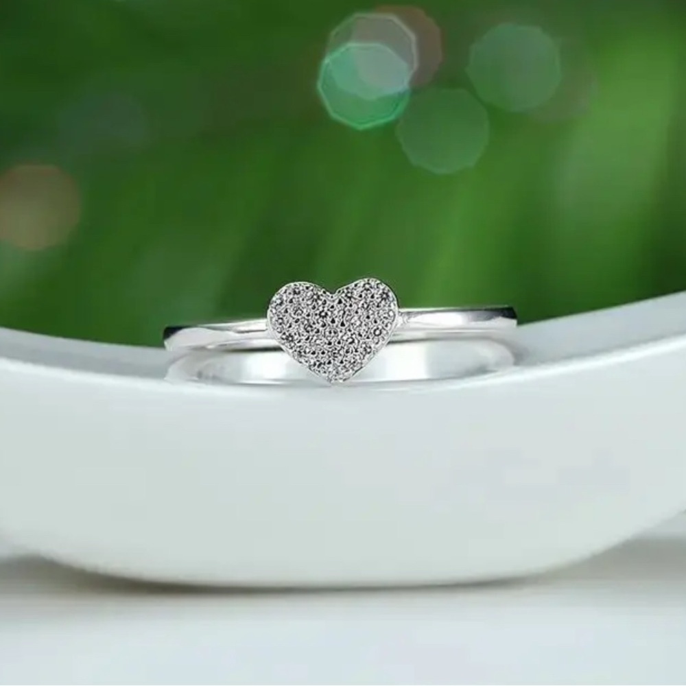 Elegant Silver Heart Ring with Pavé Stones - Picture 2 of 4
